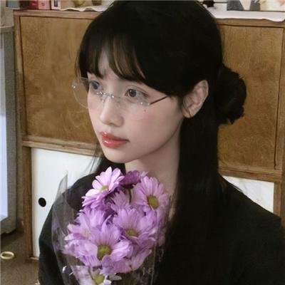 昂首挺胸